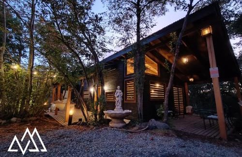 Pinto House | Inviting Refugio Nativo: Pet-Friendly Retreat with Hot Tub