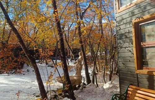Pinto House | Inviting Refugio Nativo: Pet-Friendly Retreat with Hot Tub