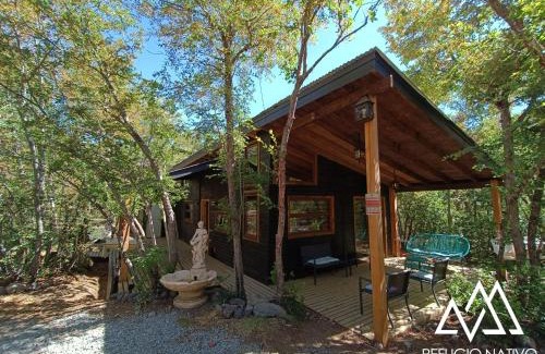 Pinto House | Inviting Refugio Nativo: Pet-Friendly Retreat with Hot Tub