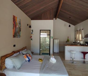 Socorro Cabin | Pet-Friendly Refugio Piemonte Chalés with Hot Tub Access