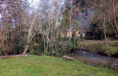 Valdivia Other | Cozy Retreat at Refugio y Tinaja Curiñanco with Hot Tub