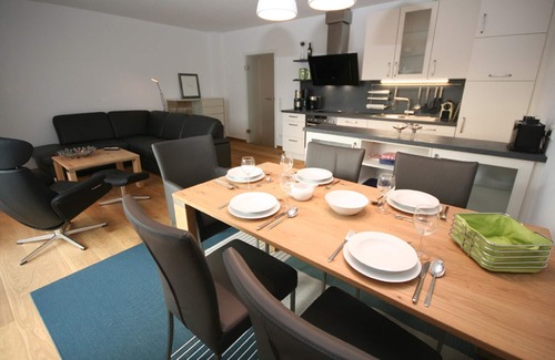 Groemitz House | Ideal Stay at Refugium Mittelweg: Oceanfront & Free WiFi