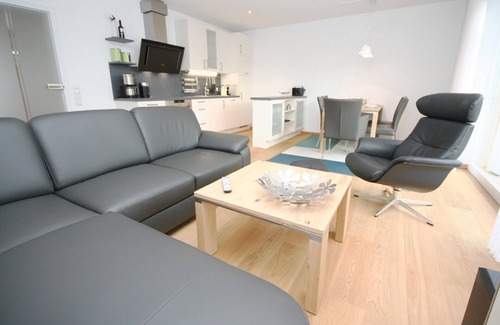 Groemitz House | Ideal Stay at Refugium Mittelweg: Oceanfront & Free WiFi