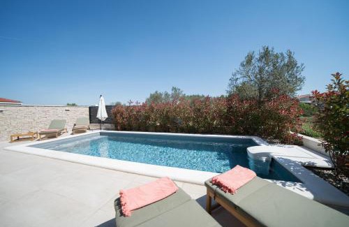 Sukosan Villa | Reful: Oceanfront Oasis with Pool & Perfect 10 Rating