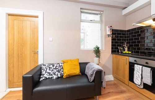 City Centre Dublin Condo | Beautiful 2-Bed Apartment with Garden & Fast WiFi
