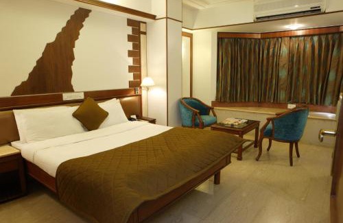 Khar Hotel | Elegant Stay at Regal Enclave with Spa and Kitchen Access