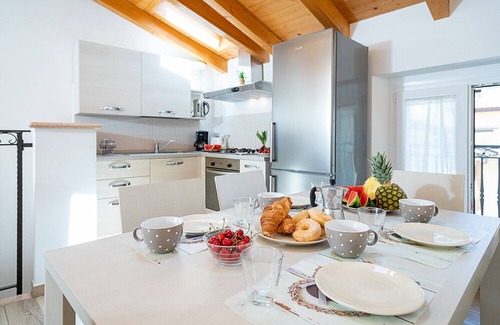 Bardolino Ski Chalet | Enchanting Casa Rossa 2: Relax with Spa and Wifi