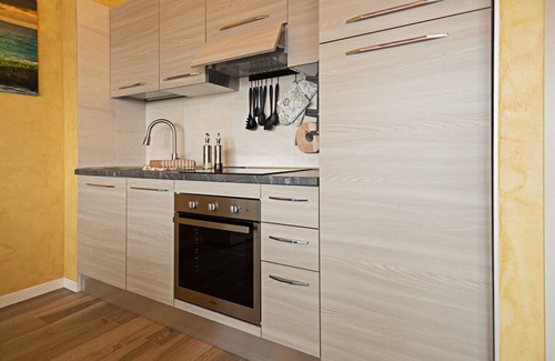 Montioni Apartment | Regarda - Modern Two-Bedroom Apartment with Pool & Spa