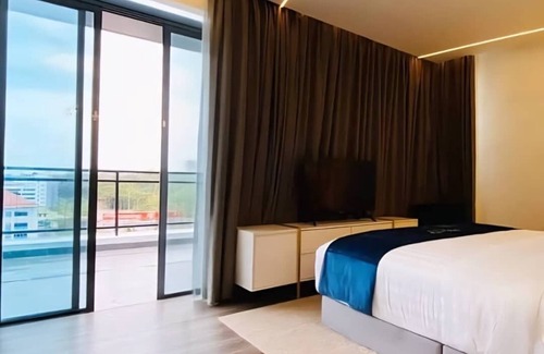 Batu Lintang Hotel | Comfortable Regatta Suites with Pool and Family-Friendly Dining