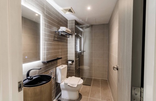 Batu Lintang Hotel | Comfortable Regatta Suites with Pool and Family-Friendly Dining