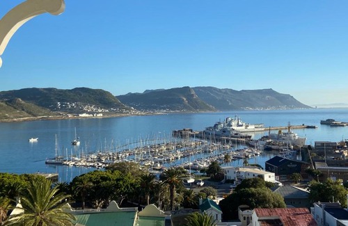 Simon's Town House | Indulge at Regatta View - Simon's Town: 10/10 Rating & Hot Tub