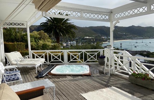 Simon's Town House | Indulge at Regatta View - Simon's Town: 10/10 Rating & Hot Tub