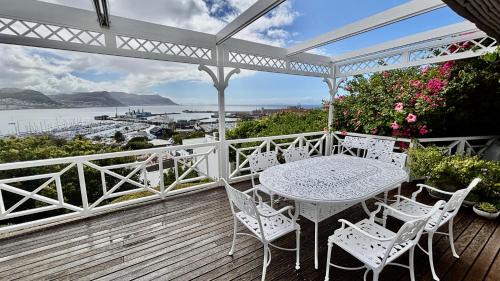 Simon's Town House | Indulge at Regatta View - Simon's Town: 10/10 Rating & Hot Tub