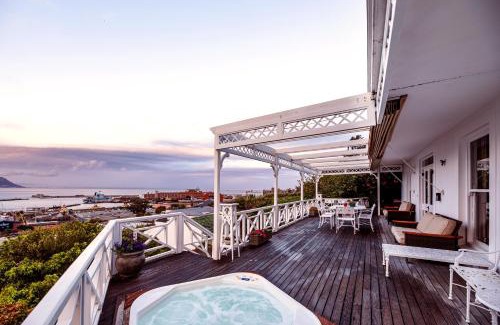 Simon's Town House | Indulge at Regatta View - Simon's Town: 10/10 Rating & Hot Tub