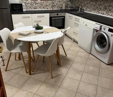 Alsóörs Apartment | Rege Apartman 3: Family-Friendly Stay with Hot Tub Access