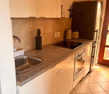 Alsóörs Apartment | Family-Friendly Rege Apartman with Exceptional Reviews