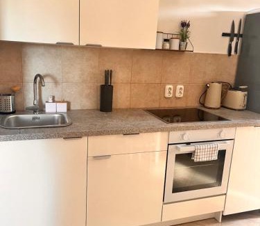 Alsóörs Apartment | Family-Friendly Rege Apartman with Exceptional Reviews