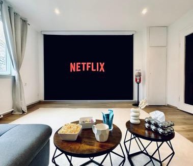 Ricklingen Apartment | Regency Apartments: Central 40m² with Cinema & WiFi