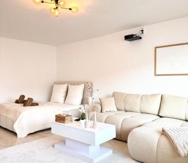 Vahrenwald Apartment | REGENCY - Exklusive zentrale 45m2 Wohnung mit Balkon, WiFi und Netflix