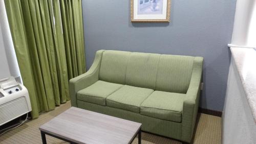 Humble Hotel | Inviting Regency Inn and Suites in Humble for Family Stays