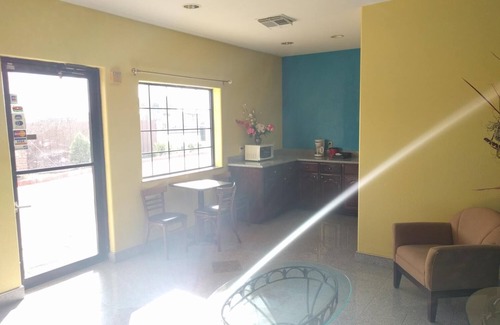 Galena Park Hotel | Budget-Friendly Regency Inn And Suites Galena with Spa