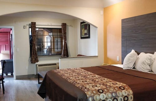 Galena Park Hotel | Budget-Friendly Regency Inn And Suites Galena with Spa