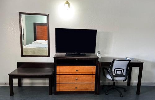 Bald Knob Hotel | Pet-Friendly Regency Inn Bald Knob - Rated 8.6/10 by Guests