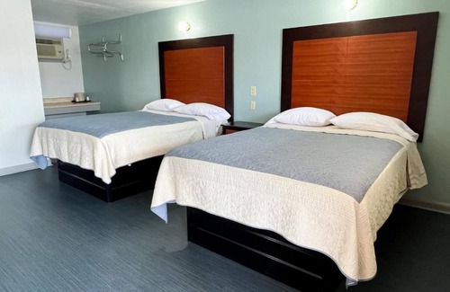 Bald Knob Hotel | Comfortable Regency Inn Bald Knob with Kitchen & Breakfast