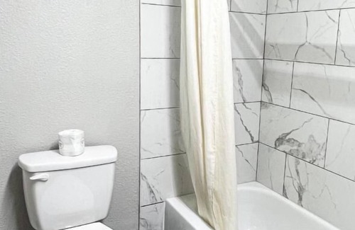 Bald Knob Hotel | Comfortable Regency Inn Bald Knob with Kitchen & Breakfast