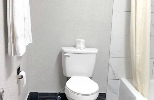 Bald Knob Hotel | Comfortable Regency Inn Bald Knob with Kitchen & Breakfast