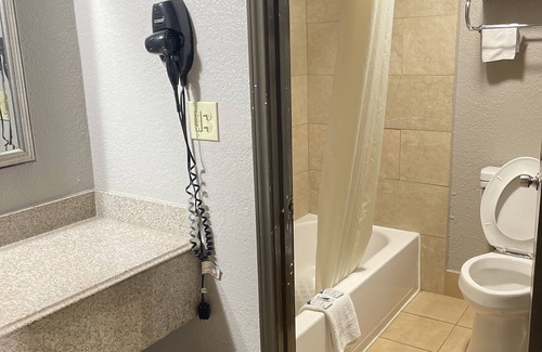 Channelview Hotel | Budget-Friendly Regency Inn Channelview with Great Amenities