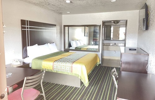 Channelview Hotel | Budget-Friendly Regency Inn Channelview with Great Amenities