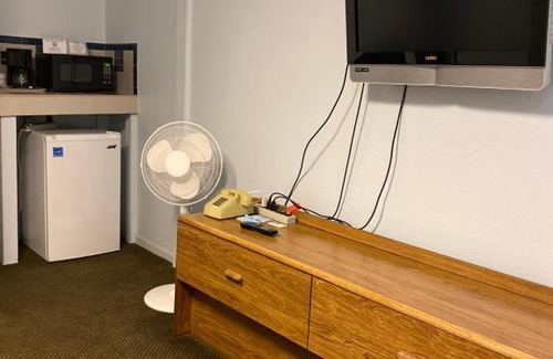 Comanche Hotel | Budget-Friendly Regency Inn Comanche - Family Welcoming Stays