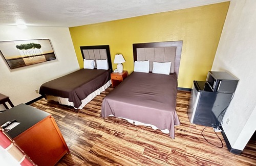 Iola Hotel | Budget-Friendly Stay at Regency Inn with Spa and Breakfast