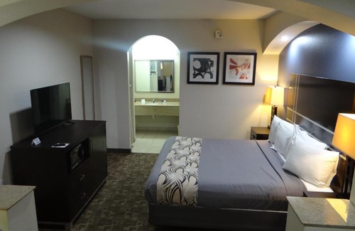 Baytown Hotel | Relax at Regency Inn & Suites with Oceanfront Views