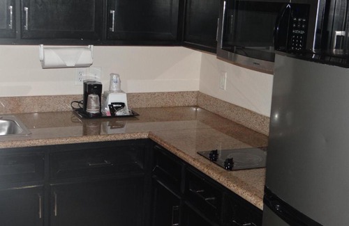 Baytown Hotel | Relax at Regency Inn & Suites with Oceanfront Views