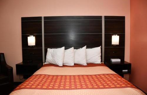 Faribault Hotel | Comfortable Regency Inn & Suites Faribault for Families