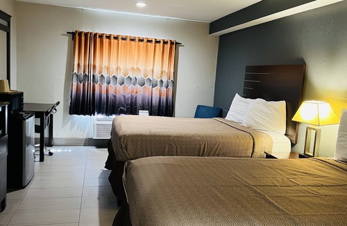 North Shore Hotel | Cozy Regency Inn & Suites: Child-Friendly with Breakfast