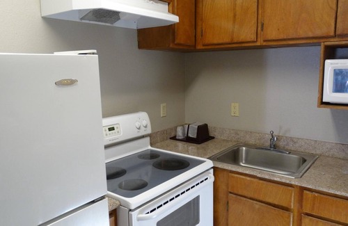 Humble Hotel | Comfortable Regency Inn & Suites with Family-Friendly Amenities