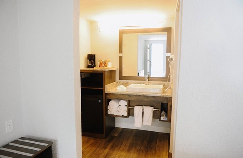 St. Augustine Beach Hotel | Regency Inn & Suites: Enjoy Poolside Stay with Breakfast