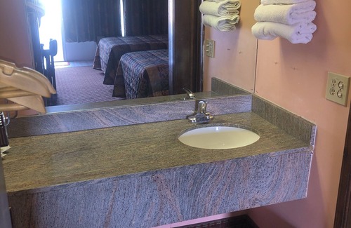 El Reno Hotel | Comfortable Stay at Regency Inn with Breakfast Included