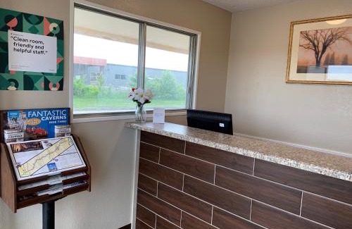 Rolla Hotel | Budget-Friendly Regency Inn: Pet and Child Friendly Stay