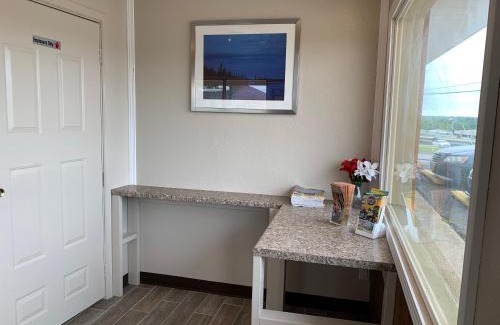 Rolla Hotel | Budget-Friendly Regency Inn: Pet and Child Friendly Stay