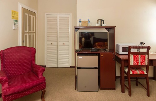Georgetown Hotel | Regency Suites Hotel: Family-Friendly with Pool & Dining