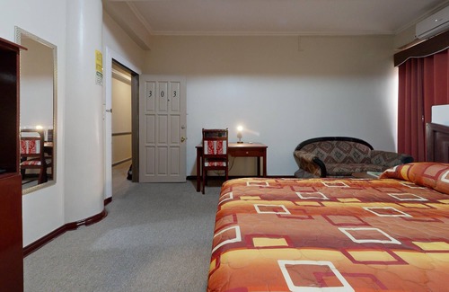 Georgetown Hotel | Regency Suites Hotel: Family-Friendly with Pool & Dining