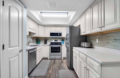 Pensacola Beach Condo | Regency Towers 107 East 🌊 Cozy 1BR | Steps to Sand + Pet Friendly