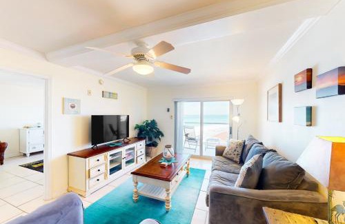 Pensacola Beach Apartment | Beachfront Escape at Regency Towers W 707 with Pool & Views