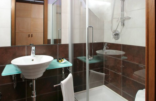 Catona Hotel | Regent Beach Hotel & Apartments: Ocean View Retreat with Pool