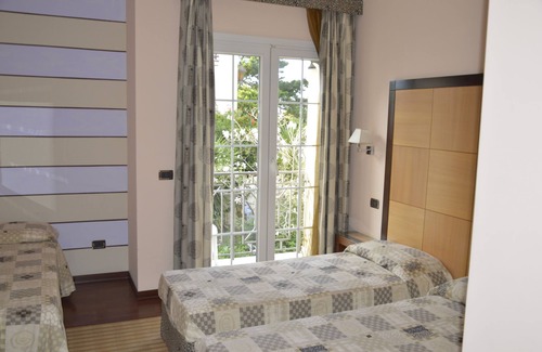 Catona Hotel | Regent Beach Hotel & Apartments: Ocean View Retreat with Pool