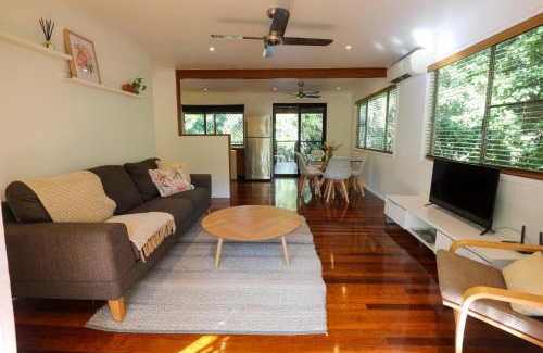 Eagle Heights House | Regent Bower Cottage: Family-Friendly Retreat, Rated 9.1/10